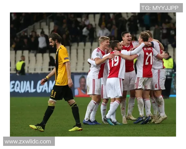 深圳足球队进攻战术解析与球队风格深度剖析 深圳足球队进攻战术解析与球队风格深度剖析